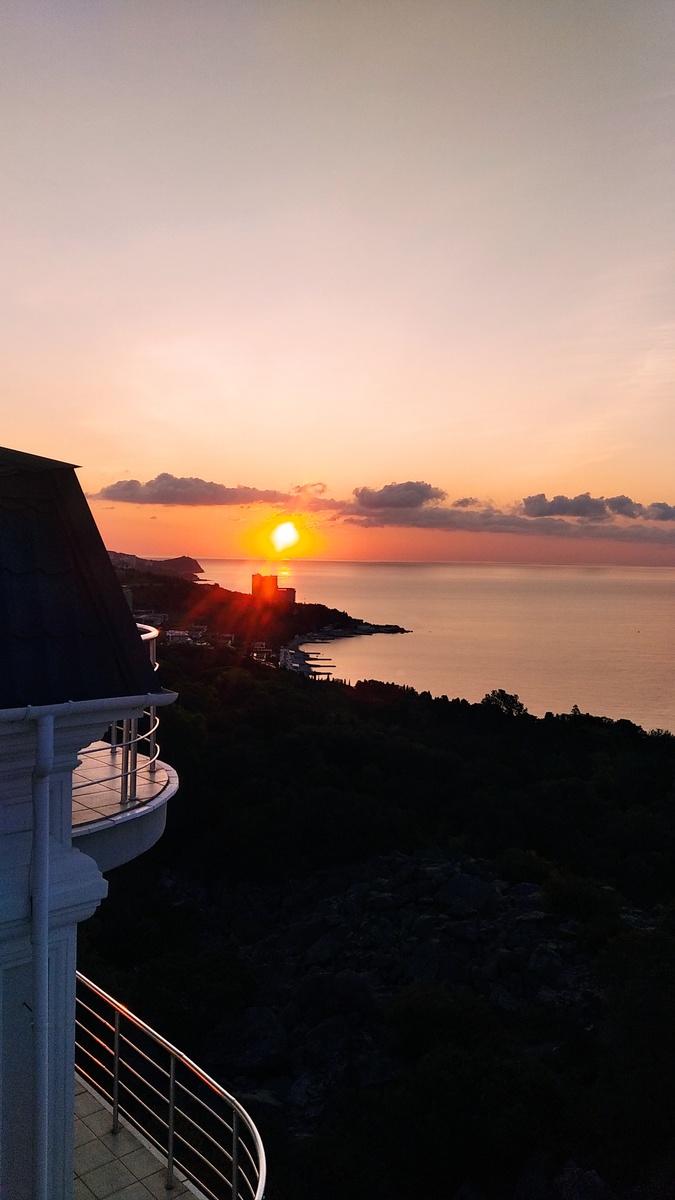 Рассвет. Вид с нашего балкона. Отель Алубика