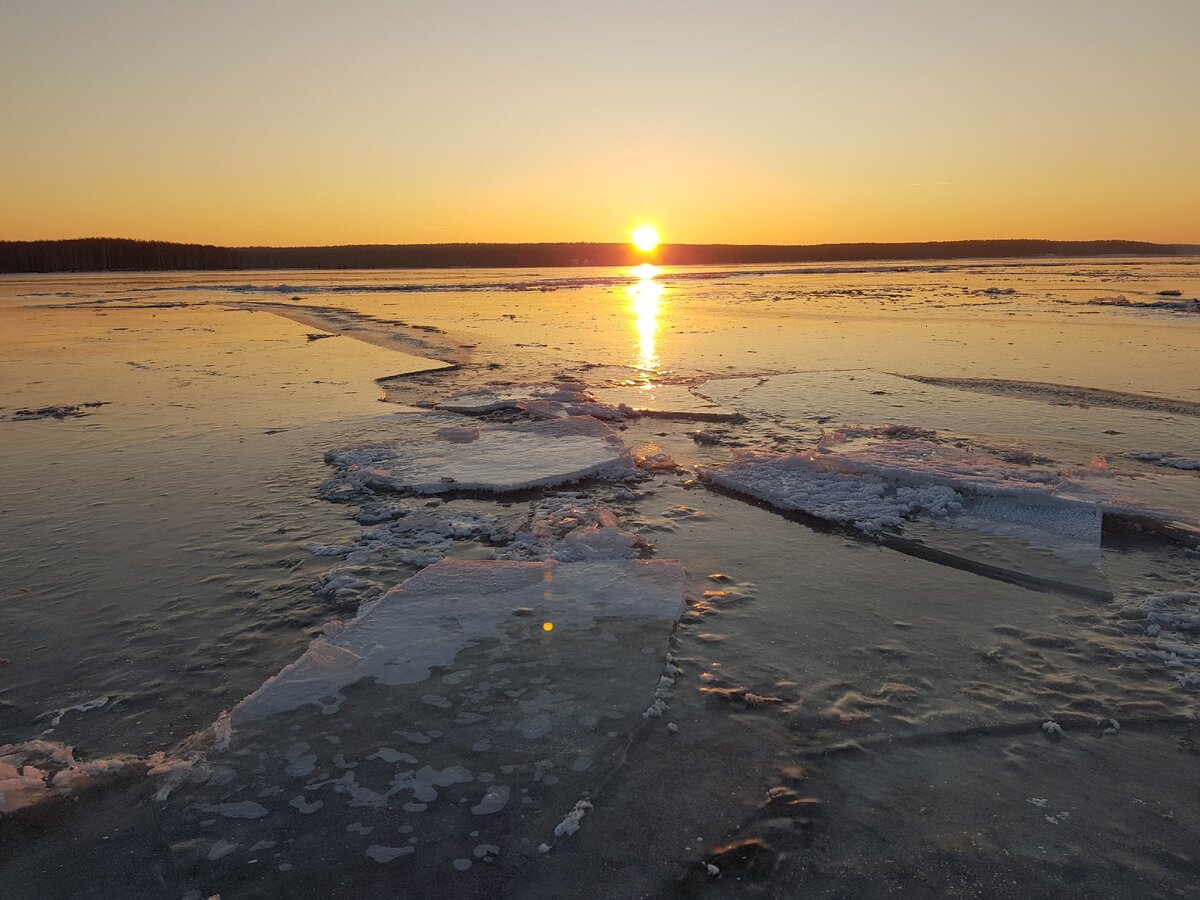 Горьковское водохранилище зимой каток