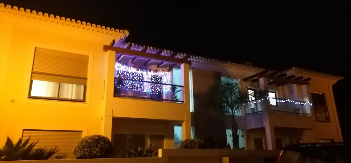 Фото сделано мной. Фасад нашего дома. 