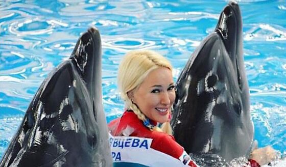                                Кадр из шоу "Вместе с дельфинами" на Первом канале