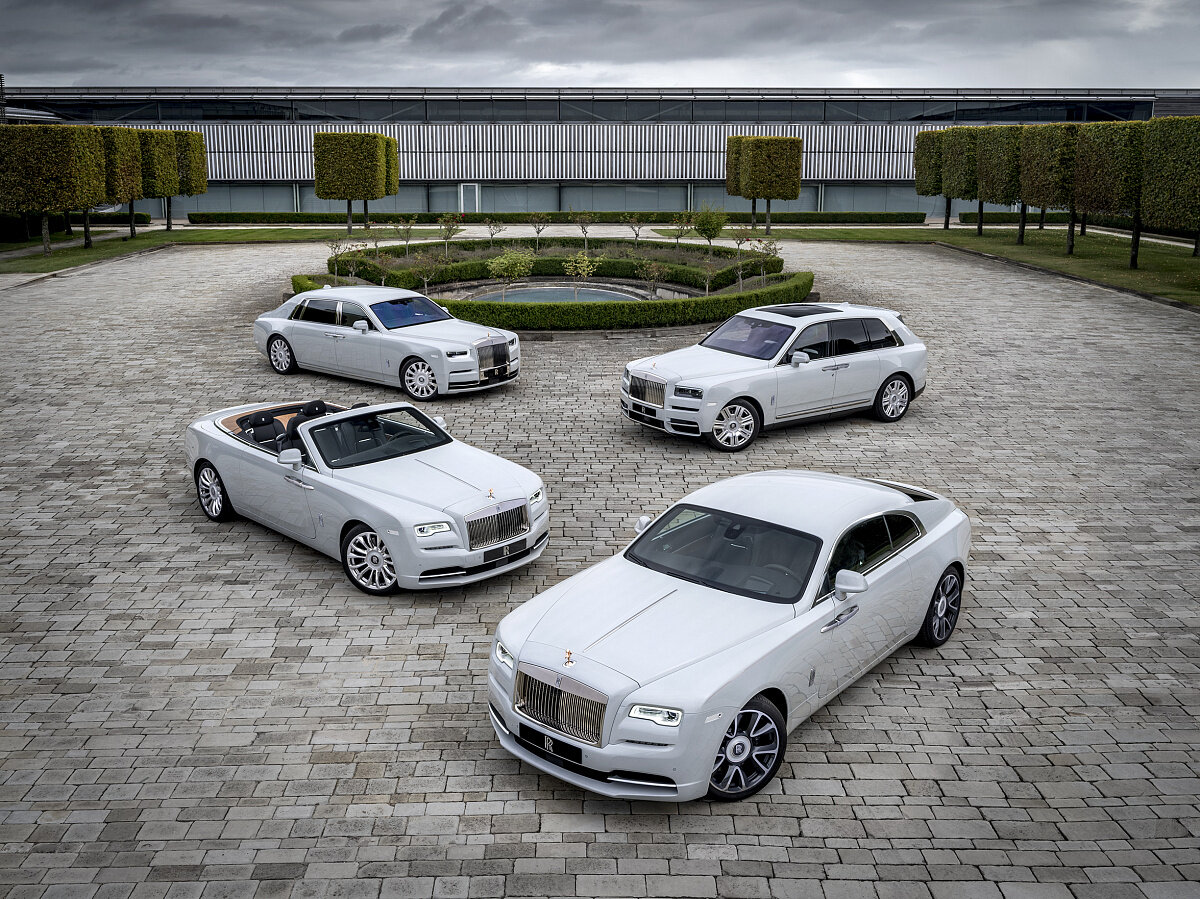 Сколько живут машины. Rolls-Royce Sport Motor cars. Сравнение БМВ И Роллс Ройс что дешевле за 5 лет эксплуатации. Rolls Royce logo.