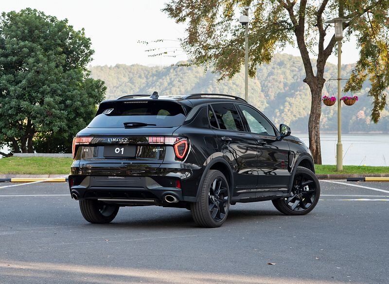 Псевдоспортивный стиль аля с нотками моделей Porsche  