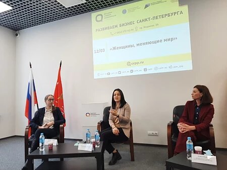 Ксения Сизова (Ред Бис), Екатерина Собкалова (Стоп Угроза) и Алиса Бурина