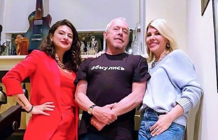 Анастасия и "родственник" Андрей Макаревич