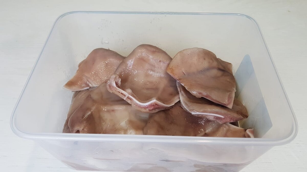 Это удивительно простая в приготовлении, бюджетная и вкусная закуска на хлеб. Среди моих знакомых много тех, кто не отказался бы от такого блюда. Итак, готовим.-11