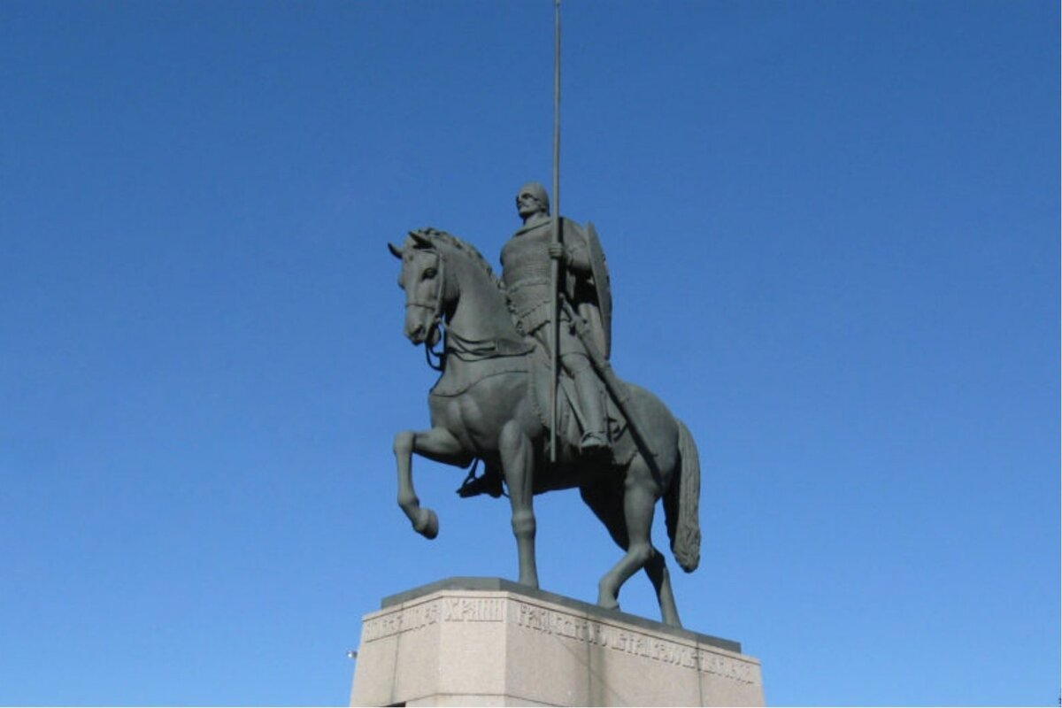Памятник Александру Невскому в Санкт-Петербурге.