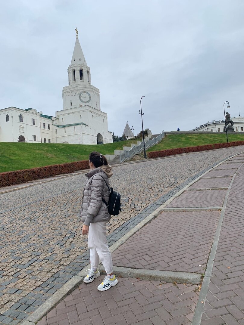 Фото сделано напротив Кремля