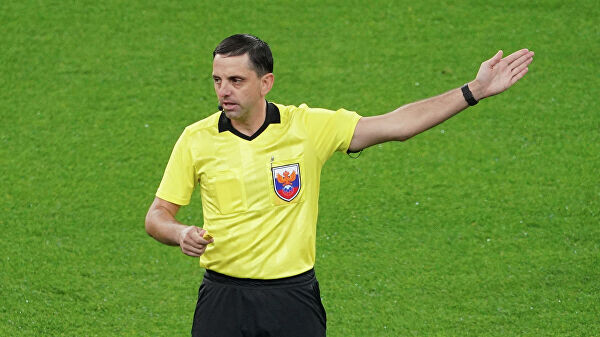    Главный судья Павел Кукуян во время матча 10-го тура чемпионата России по футболу среди клубов Премьер-лиги между ФК "Спартак" (Москва) и ФК "Зенит" (Санкт-Петербург).© РИА Новости / Александр Вильф