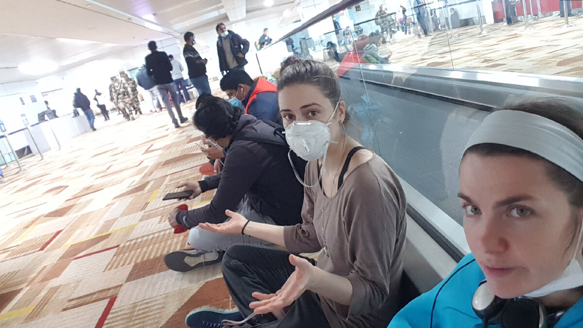 пока пытались заставить старую индийскую симку заработать, раздобыли ВиФи у индийцев, к ним и присоседились на время.