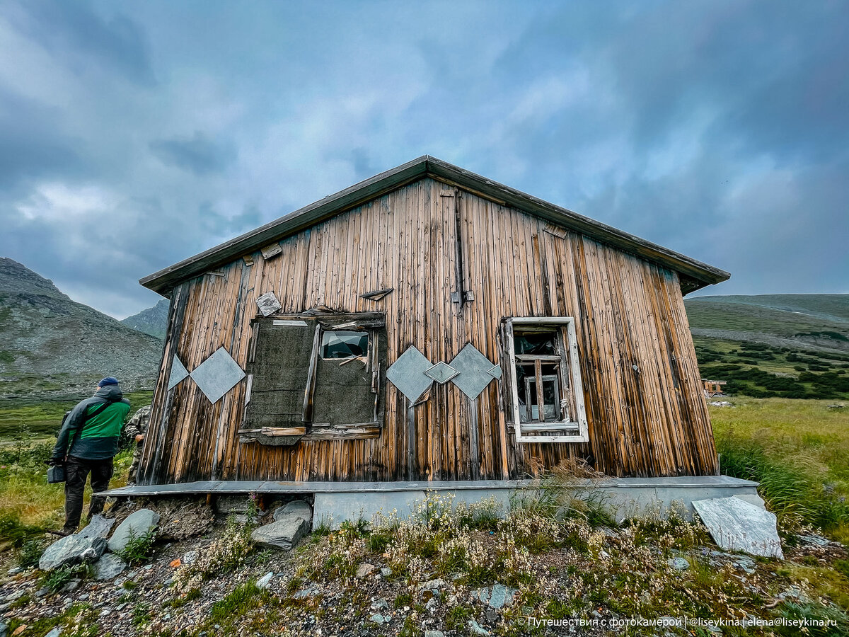 Заброшенная башня синтра португалия. Верховое болото целау. Природа россии нетронутая цивилизацией. Нетронутой цивилизацией. Природа карымское.