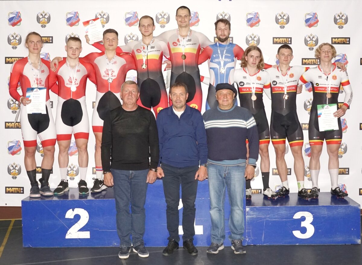 Мужской подиум после командного спринта  📷
