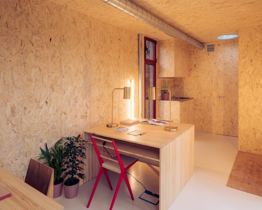 Источник изображения - https://static.dezeen.com/uploads/2021/03/delavegacanolasso-tini-cabins-interior_dezeen_2364_col_13-852x682.jpg