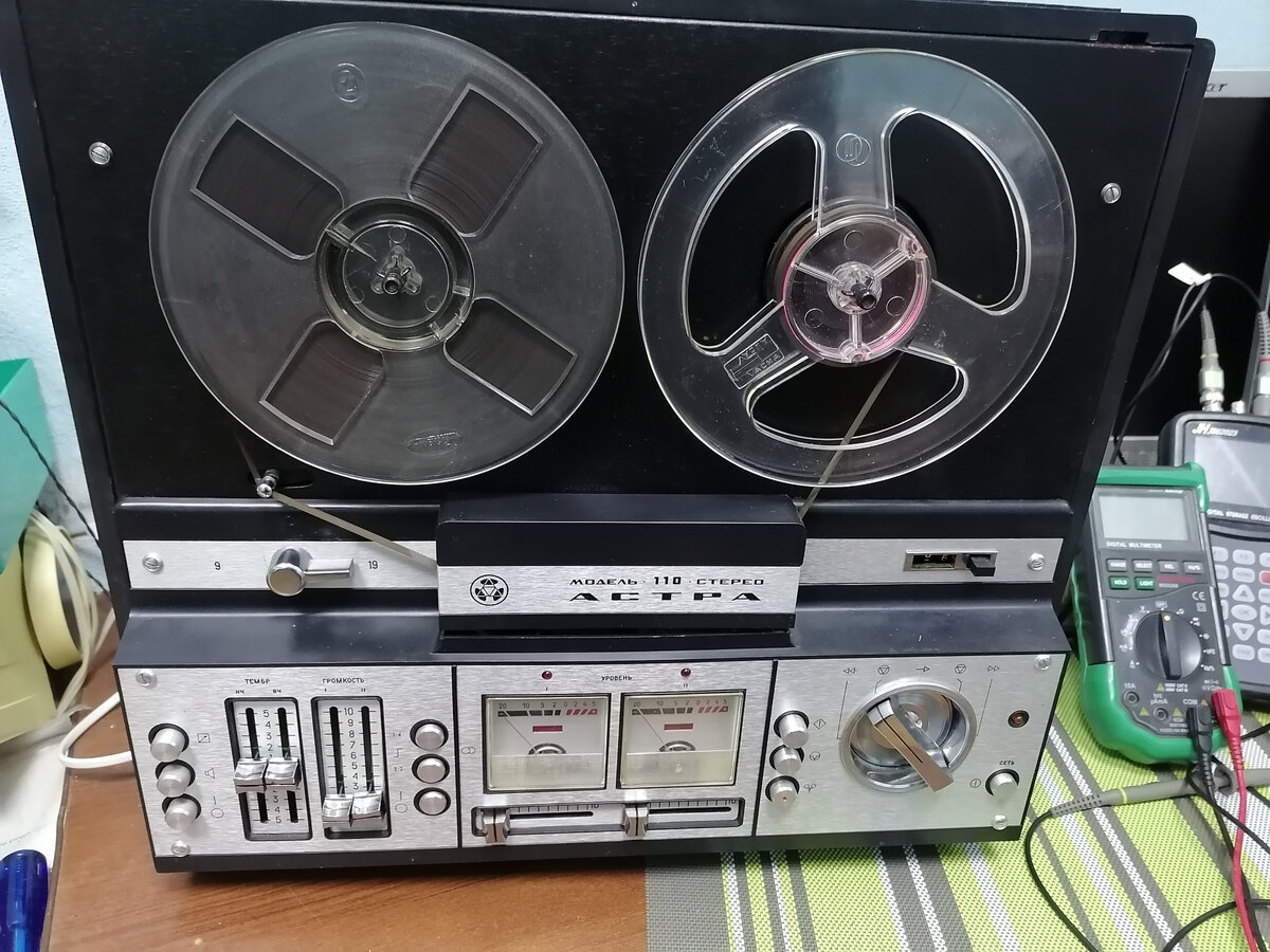Самый обычный бобинный магнитофон Астра 110 стерео