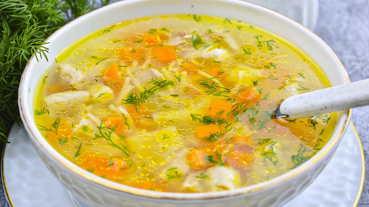Домашний куриный суп с вермишелью