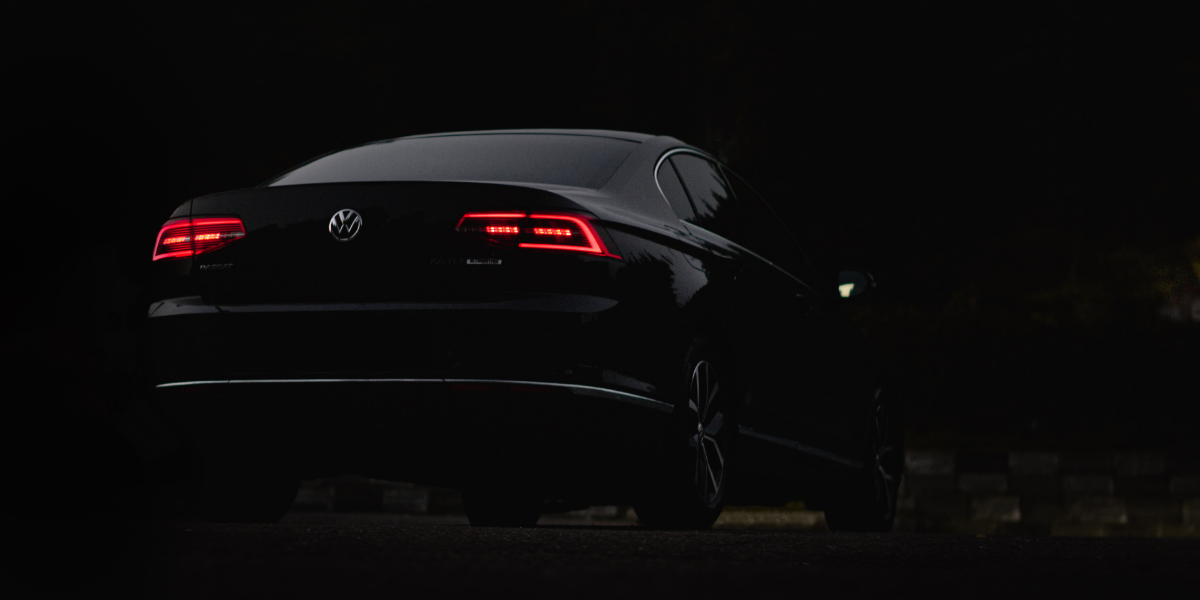 Что наносят на кузов при бронировании ЛКП авто? Какими свойствами обладают наносимые материалы для бронирования? На сколько лет рассчитан полиуретан для покрытия кузова? Сколько стоит бронирование?