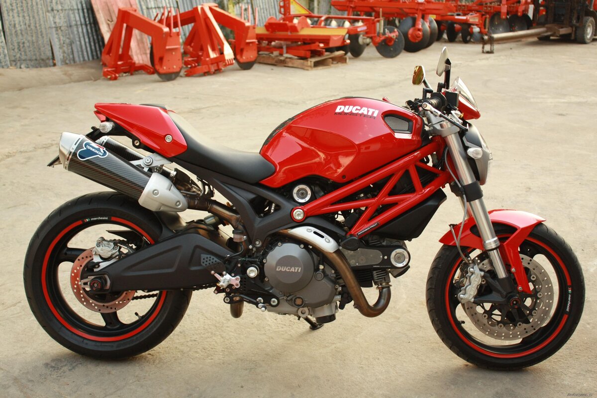 DUCATI MONSTER 696