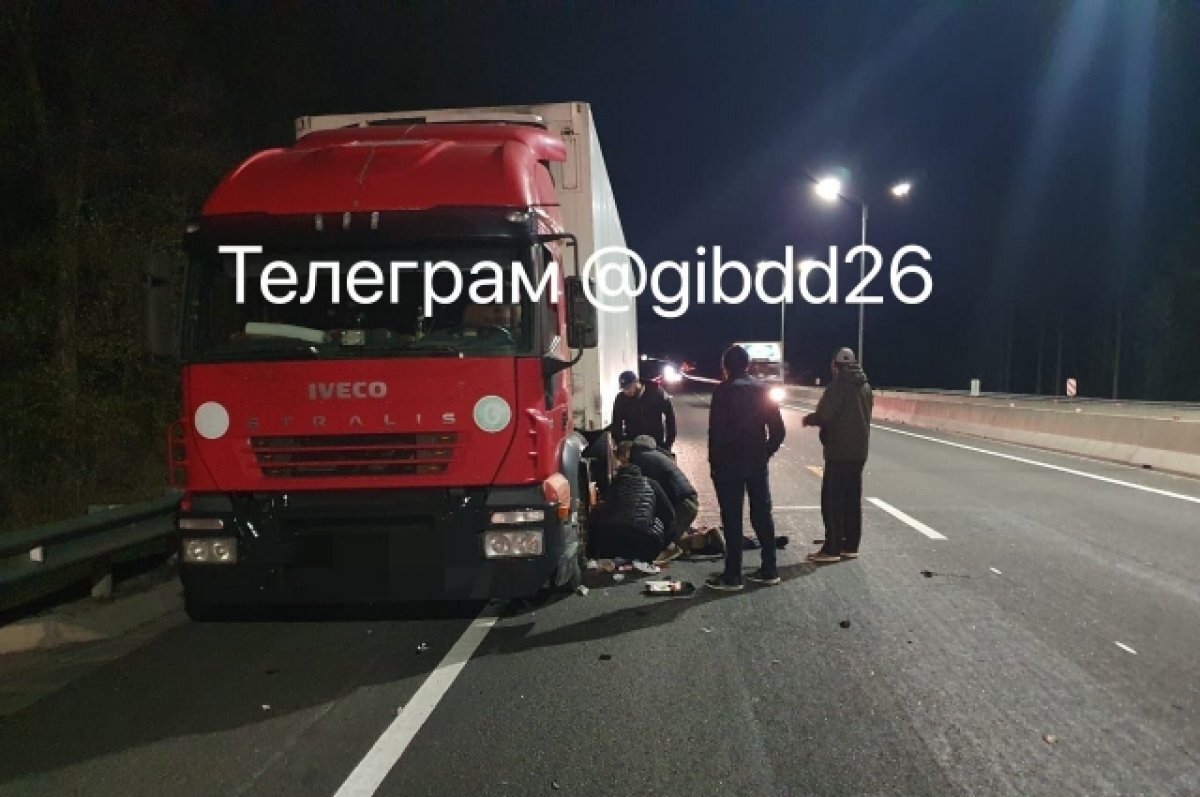    Житель Дагестана, чинивший грузовик, умер в больнице после ДТП у Пятигорска