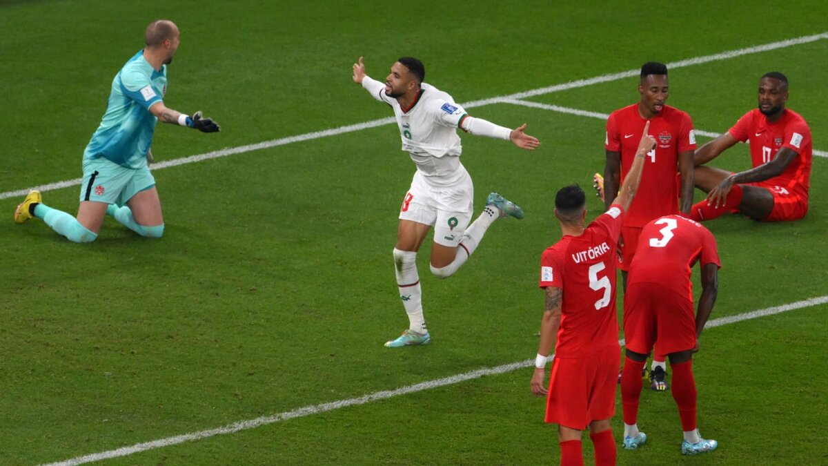 Юссеф Э-Несири празднует гол