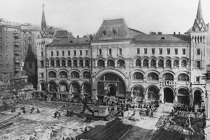 Передвижка доходного дома на Тверской в 1938