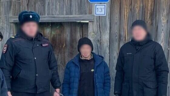     Мужчина, находясь в пьяном состоянии, ударил возлюбленную кулаком в лицо. Женщина упала и ударилась головой, а чуть позже скончалась. Горожанина уже взяли под стражу.