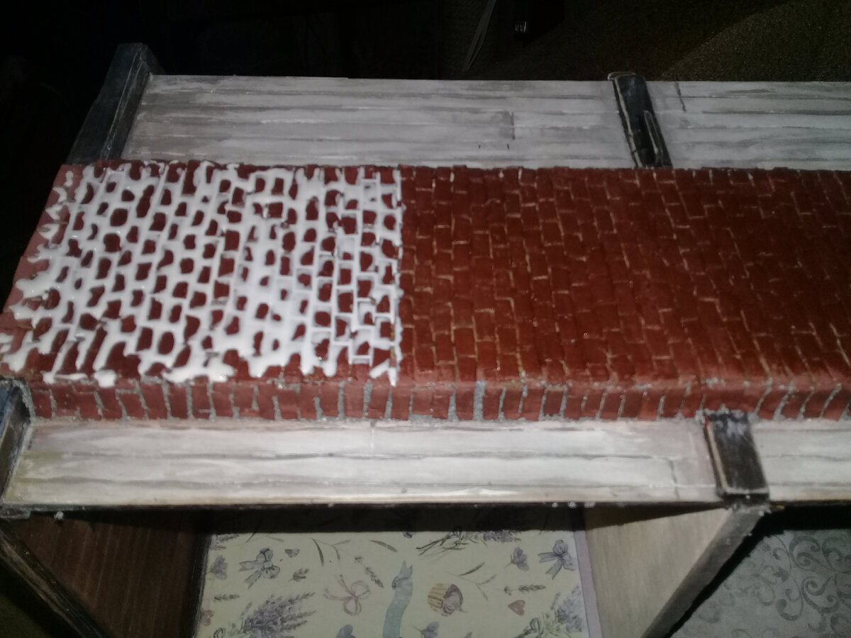 После покраски промазываю промежутки клеем ПВА