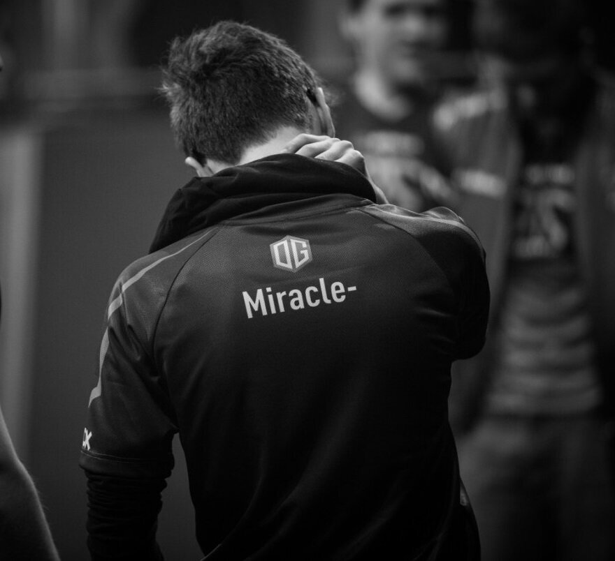 Миракл на аву. Miracle спиной. Про игрок со спины. Миракл ава стим.