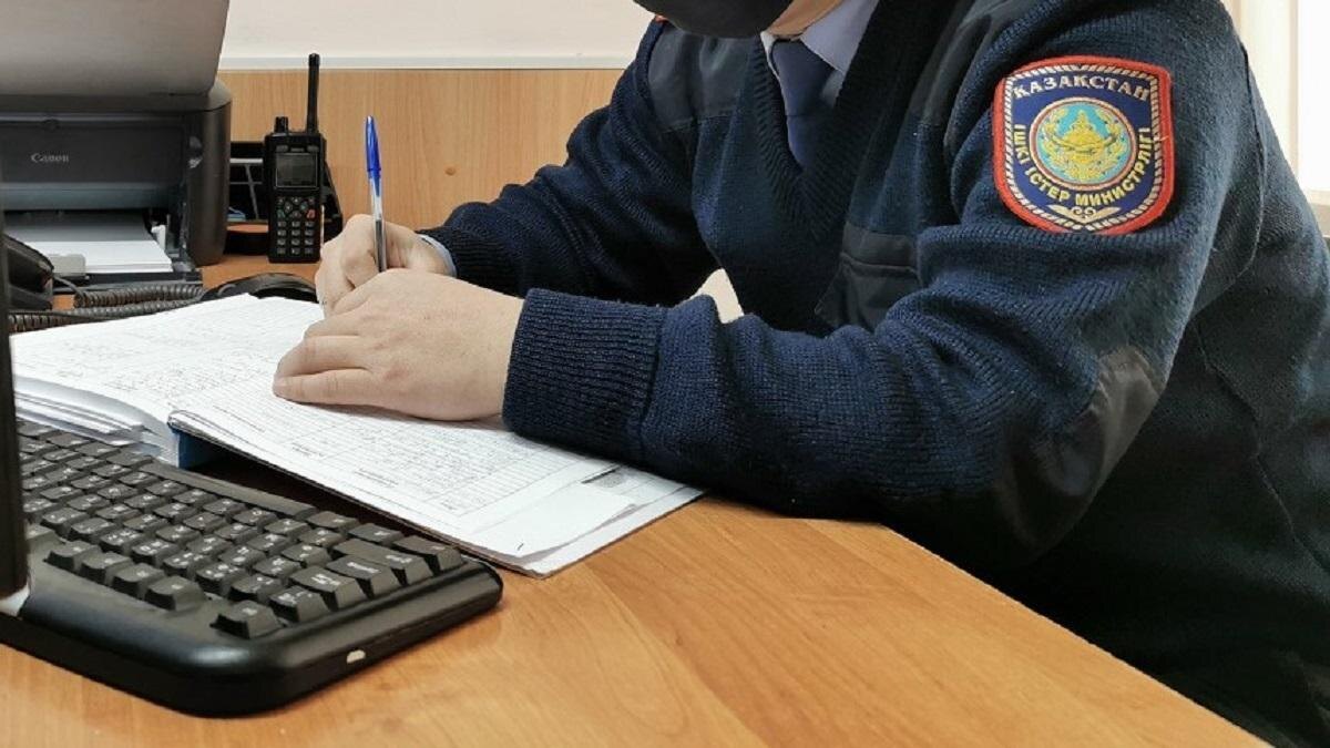    Полицейский пишет в журналие:ДП СКО