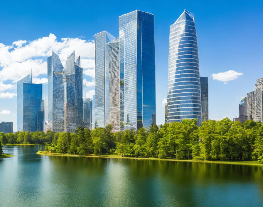 новостройки у водоёма