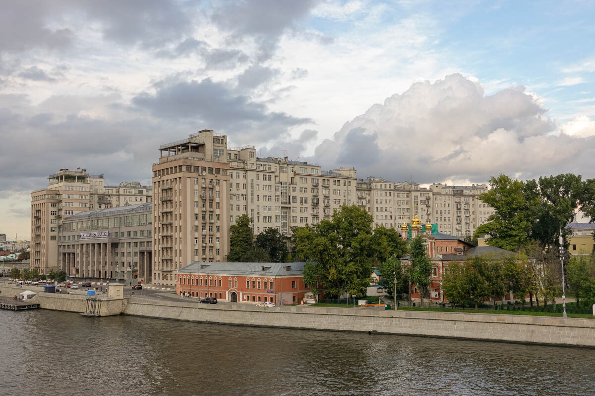 Прогулка по Москве. Гастроном, который сожгли Коровьев и Бегемот, дом из  