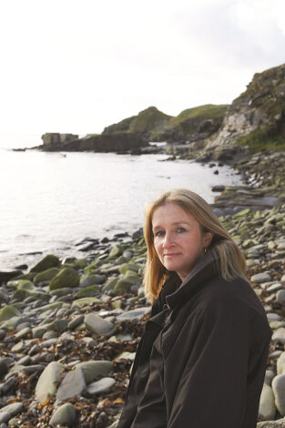 Шэрон Болтон - обладатель многочисленных западных премий в жанре криминального романа, но при этом не очень "раскрученный" в России автор.