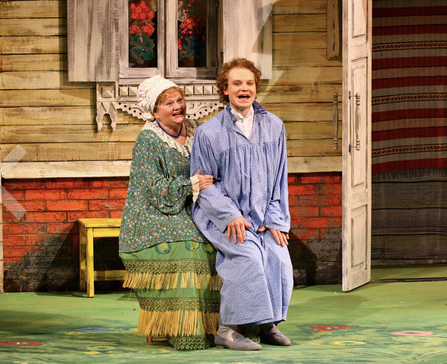 Сцена из спектакля «Женитьба Бальзаминова». Фото: Малый театр