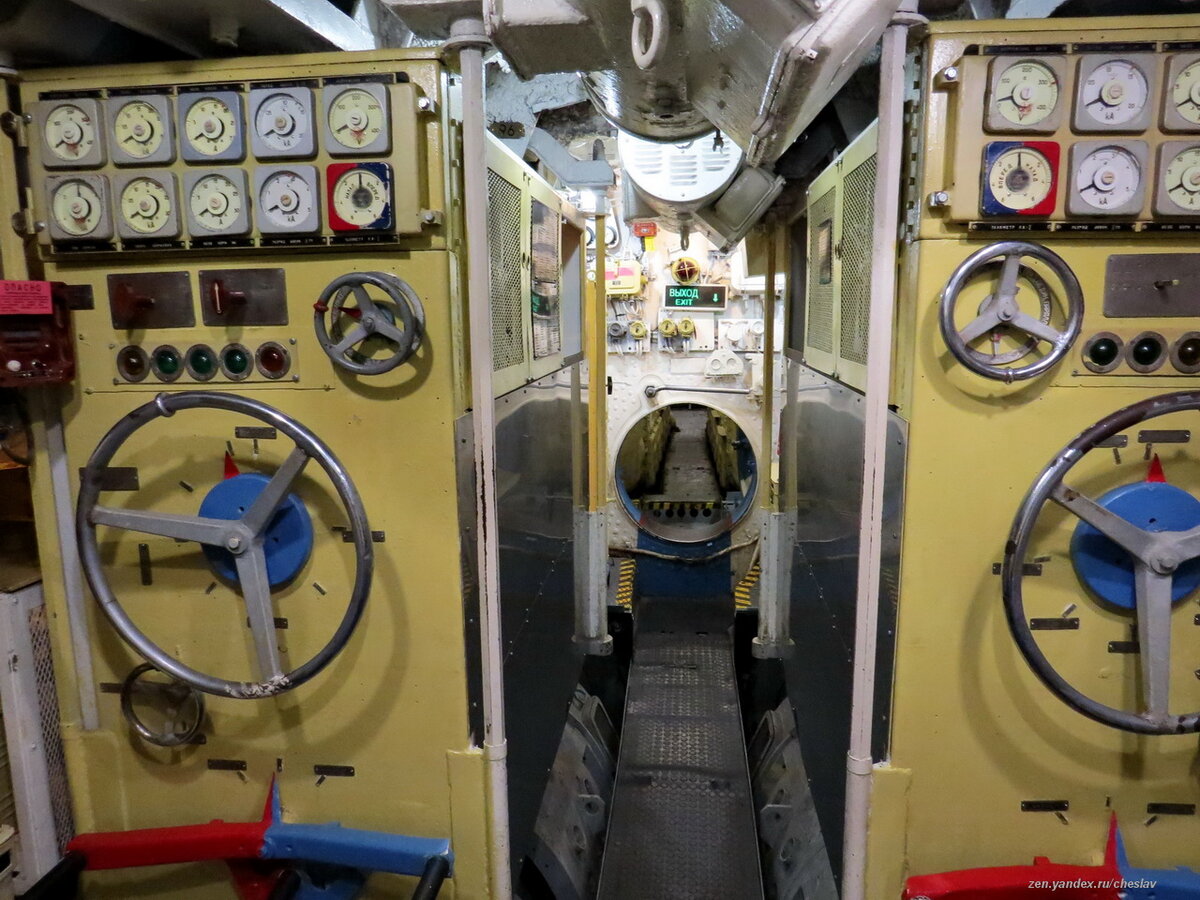 Музей подводная лодка с 189. С-189 подводная лодка музей. Подводная лодка с-189 Санкт-Петербург. Музей подводная лодка в Санкт-Петербурге. Музей подводная лодка "с-189", Санкт-Петербург зимой.