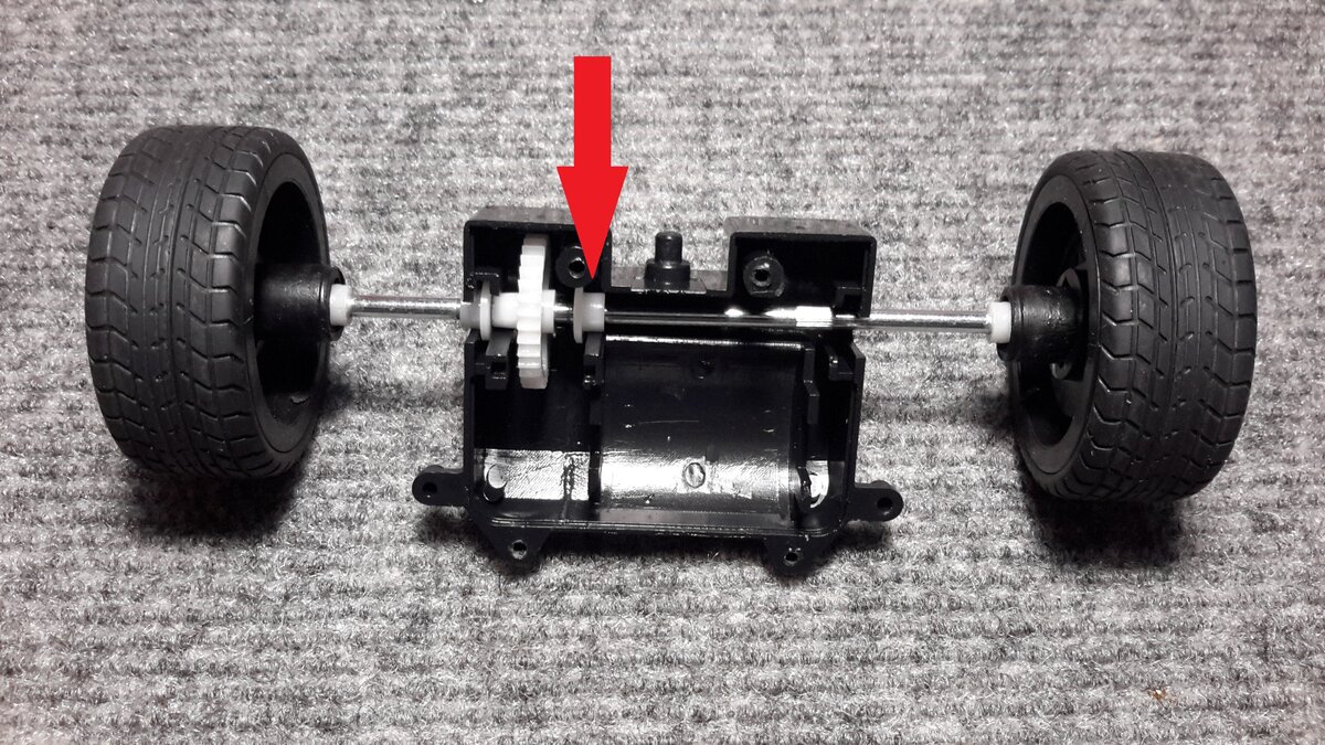 Заднеприводная ось. Редуктор для машинки на радиоуправлении. Колесная ось машинки на радиоуправлении. Машинка на радиоуправлении разобранная.