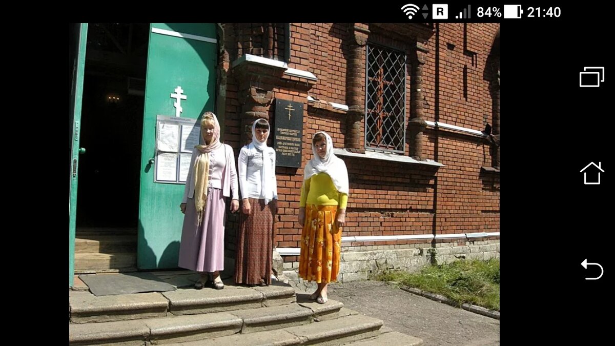 Одежда для храма женская. Как одеваться в церковь женщине летом. Платье на крестины для мамы. Одежда в храм. Как одеваться в церковь женщине летом.