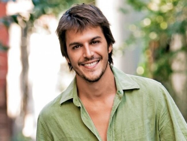 Бурак Озчивит - турецкий актер и фотомодель, получивший признание у любителей ки