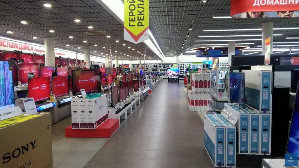 Торговый зал М.Видео. Отдел телевизоров