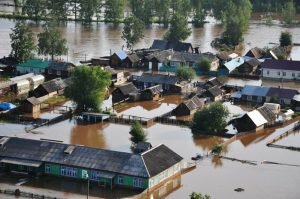 Свой вклад в продовольственную помощь пострадавшим внесли также сельхозпредприятия Ики-Бурульского, Кетченеровского, Малодербетовского, Приютненского, Черноземельского и Юстинского районов. Общий вес замороженного мяса составил около шести тонн. Кроме того, ООО «Зерновая компания» выделила 4 тонны муки. Весь груз будет доставлен бесплатно – это вклад в гуманитарную помощь калмыцкого предпринимателя Савра Иванова.