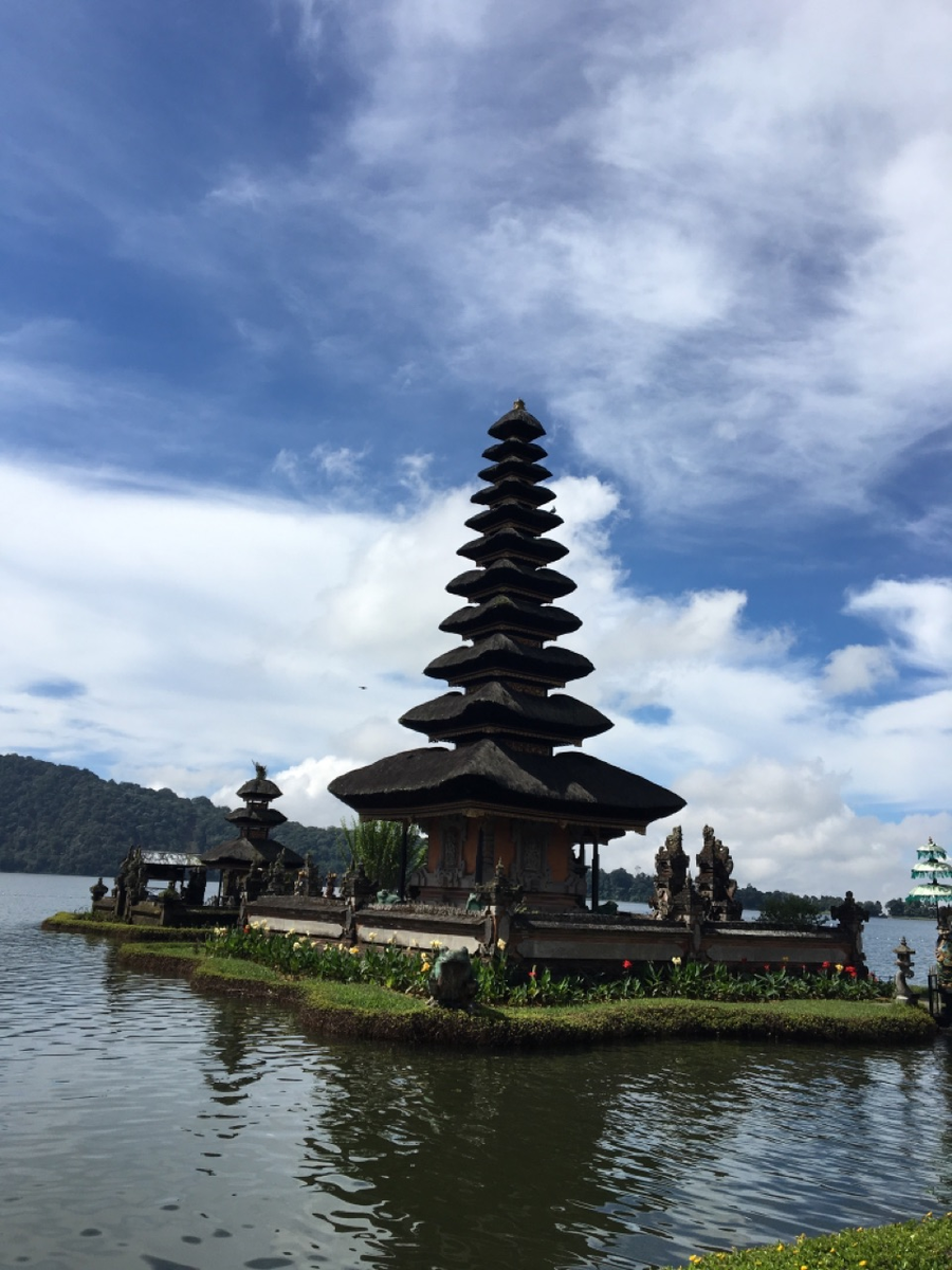 Одно из строений комплекса храма. 