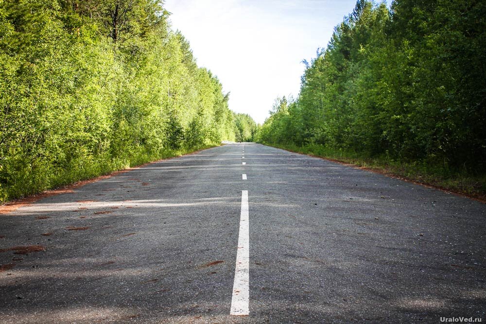 Пляж карпинского дорога. Серовский тракт нижний тагил. Дорога в поселке. Дорога на серовском тракте екатеринбург. Город серов дороги.