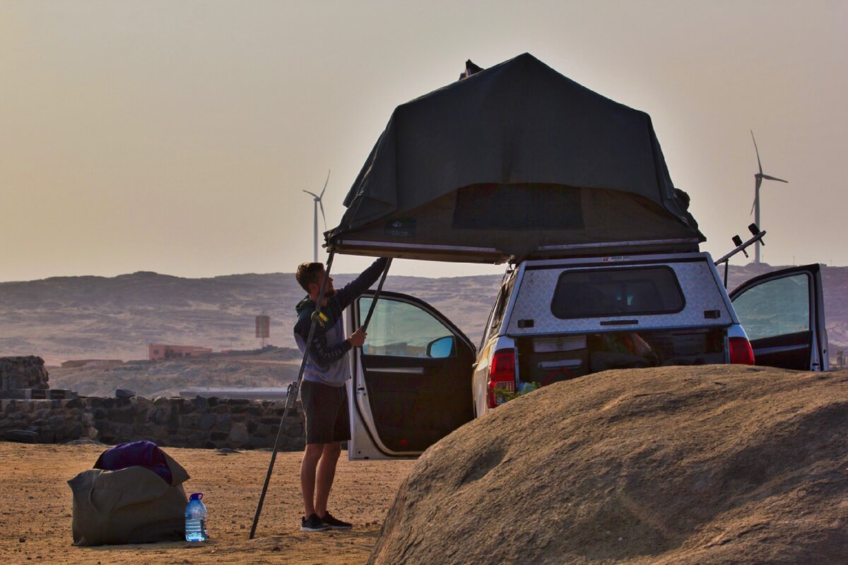 Пикап с палаткой на крыше