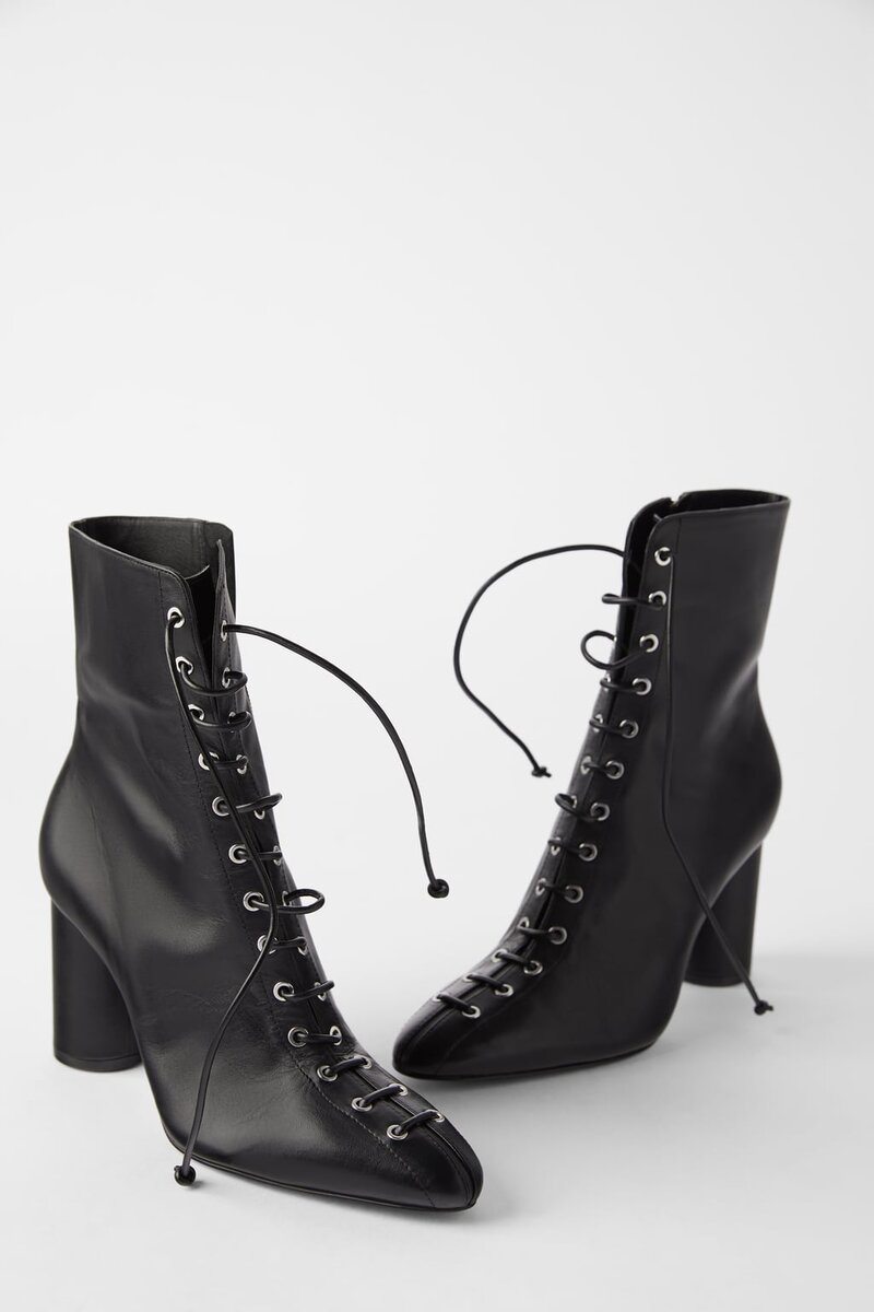 Кожаные ботильоны со шнуровкой. https://m.zara.com/ru/ru/%D0%BA%D0%BE%D0%B6%D0%B0%D0%BD%D1%8B%D0%B5-%D0%B1%D0%BE%D1%82%D0%B8%D0%BB%D1%8C%D0%BE%D0%BD%D1%8B-%D1%81%D0%BE-%D1%88%D0%BD%D1%83%D1%80%D0%BE%D0%B2%D0%BA%D0%BE%D0%B9-p15127001.html?v1=13590854&v2=1281628