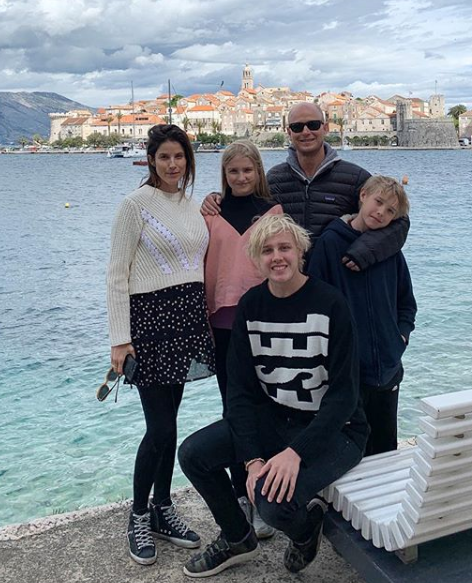 Джастин с детьми и Морган