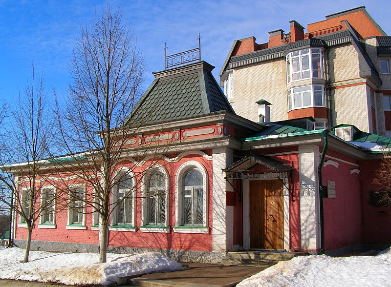 Орел домики. Орловский дом литераторов. Дом писателя Орел. Орловский дом литераторов фото. Орловская писательская организация дома Бакина.