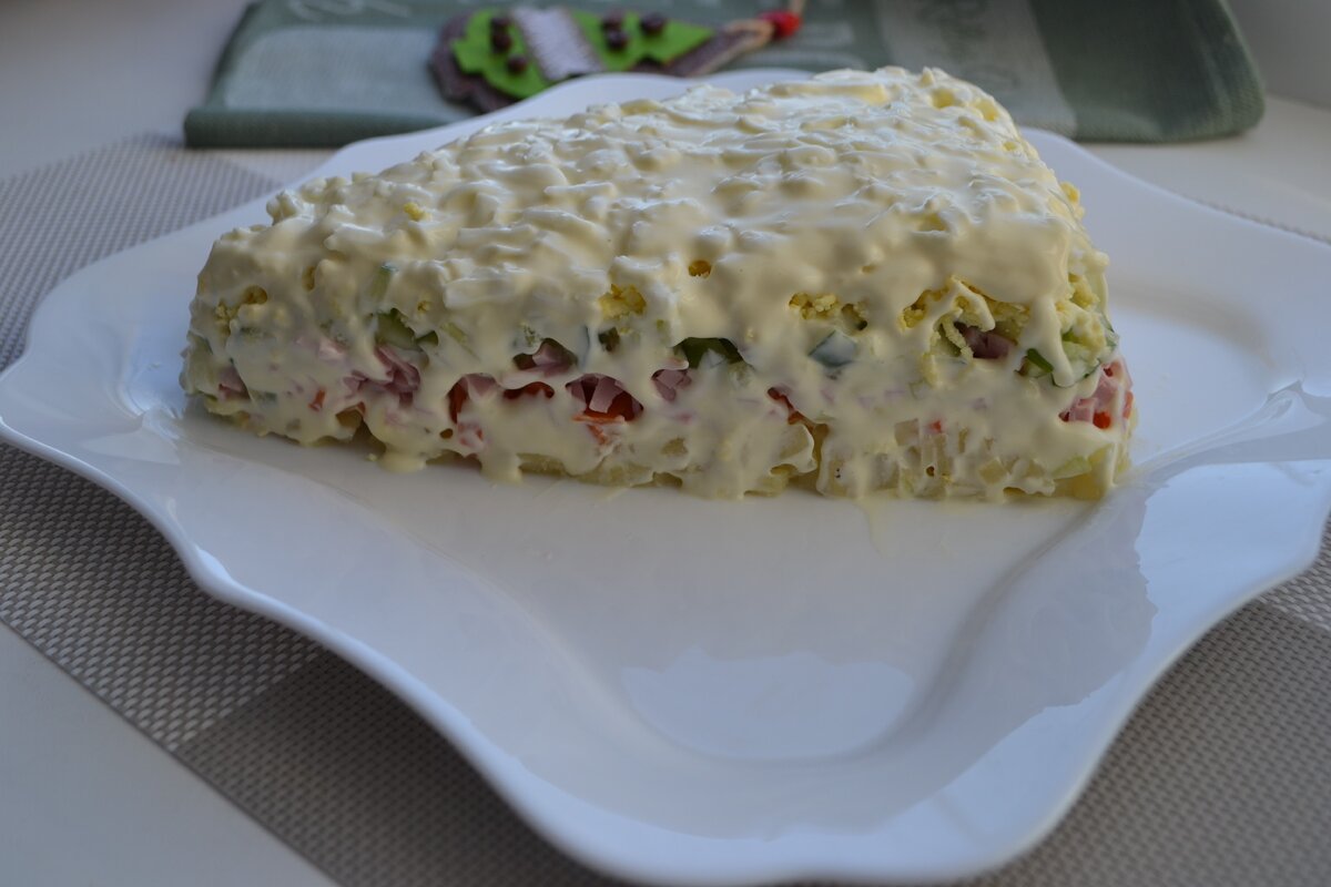 Ну очень вкусный салат - "Кусочек сыра для мышек"