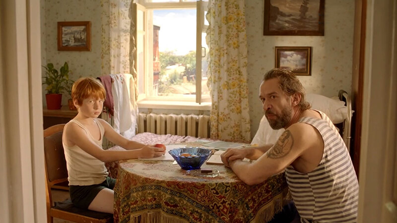 Кадр из трейлера к фильму "Одесский пароход". Что за татушки на Гоцмане?