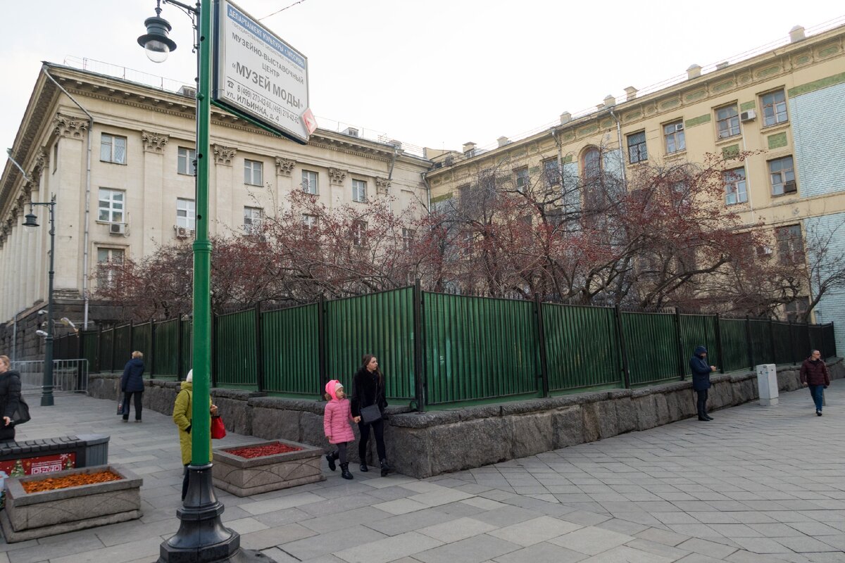 Тот самый злосчастный забор на Никольской