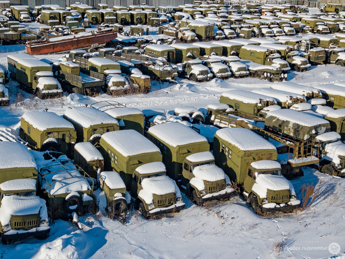 Поехал кататься по снегу, а нашёл стоянку с военной техникой сделанной в  СССР! Сделал фото. Показываю ☃️🚛😵 | Промышленный турист | Дзен