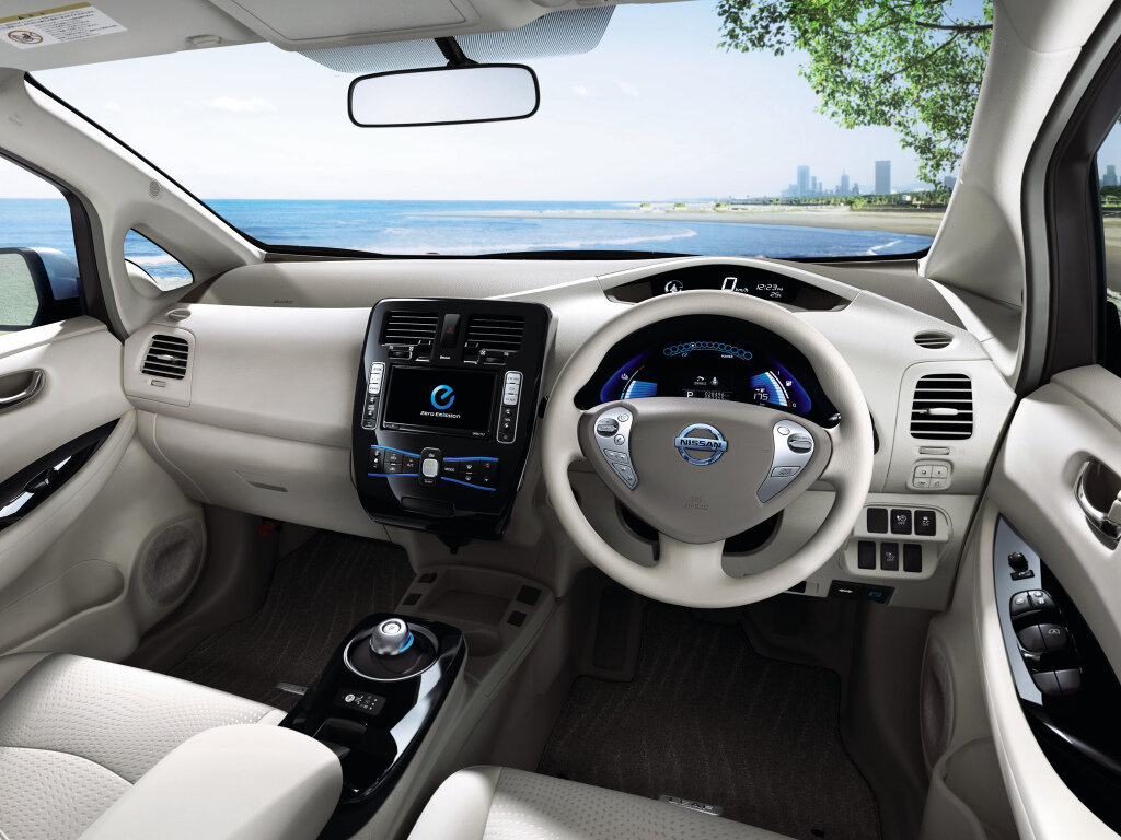 Салон Nissan Leaf первого поколения. Фото Autowp.ru