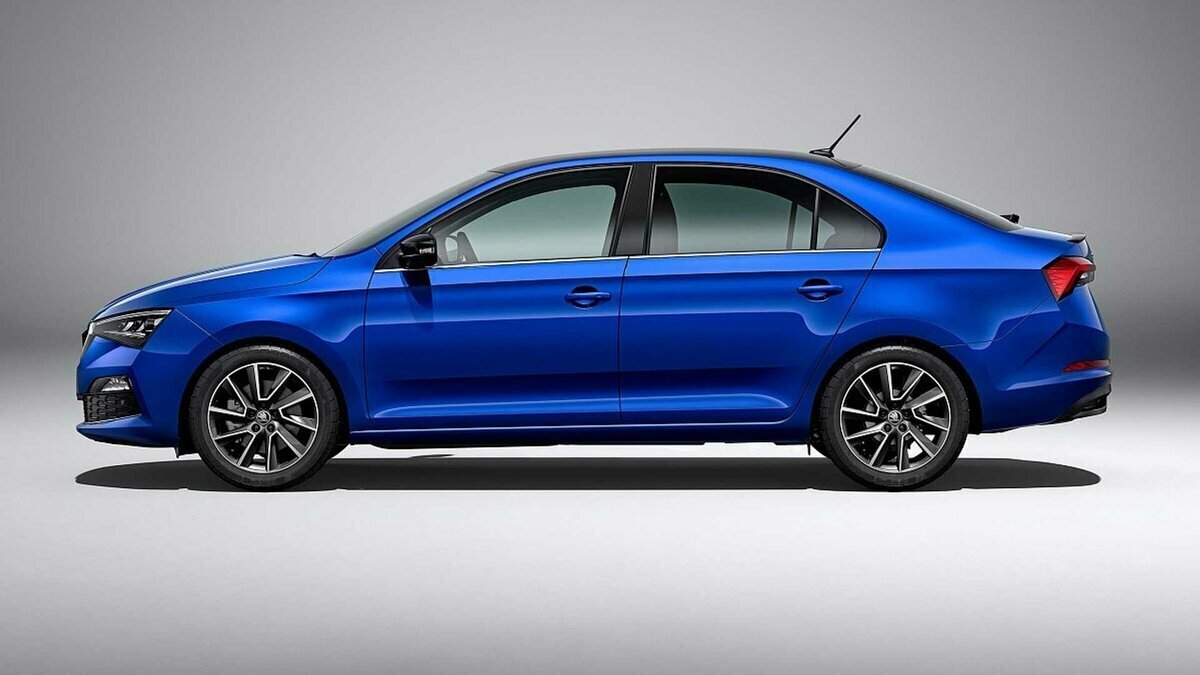 Вид обновленной Skoda Rapid сбоку.
