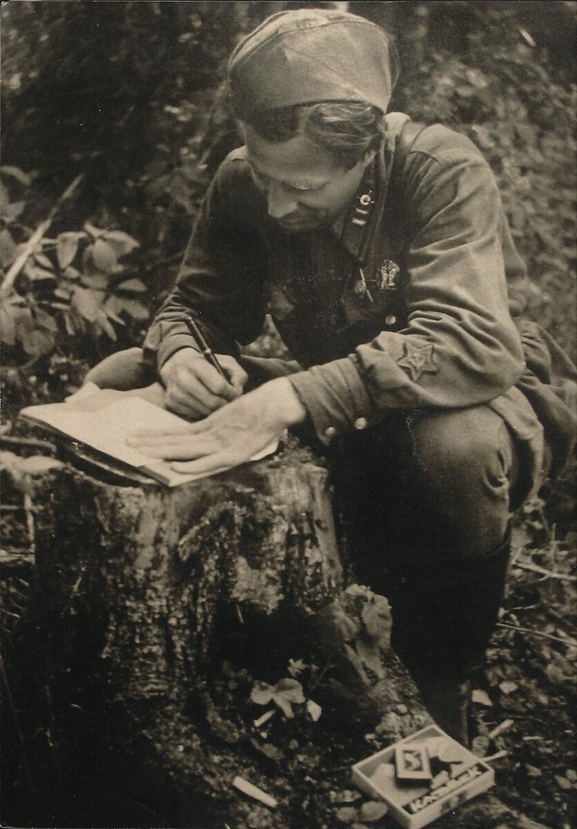 На фото: А.А.Сурков (лето 1941г.)